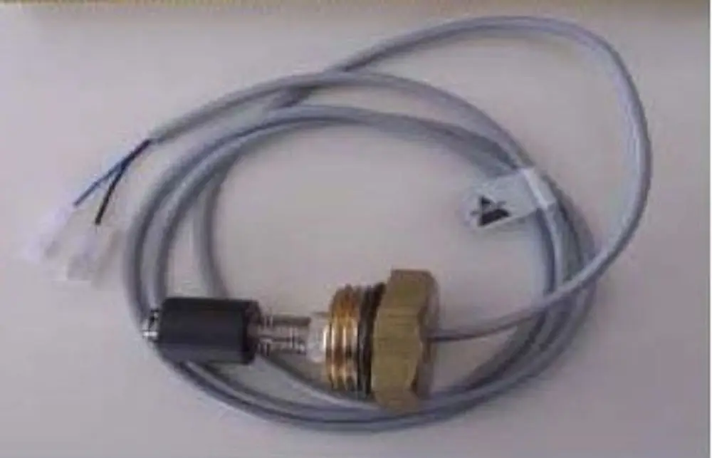 Durchflusswächter mit Metallanschluss und Kabeln, hergestellt von Remeha. Das Produkt ist für die Überwachung von Durchflüssen konzipiert.